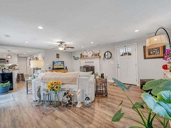 4th image of 945 Burnt Chimney Rd