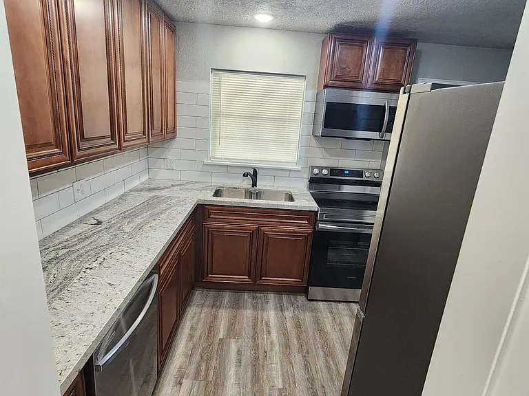 610 Tovrea Rd — Photo 2
