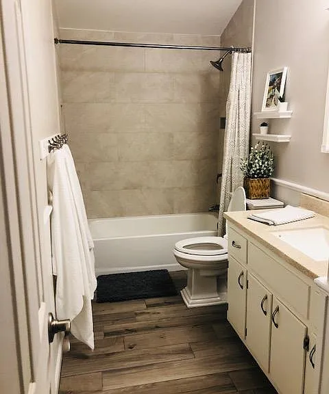 Upstairs guest bathroom