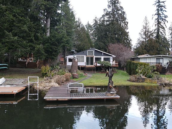 2nd image of 690 SE Crescent Dr