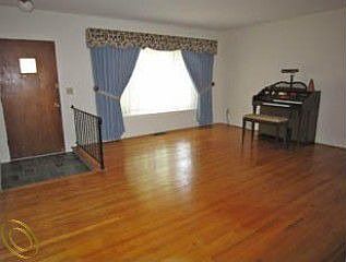 2nd image of 34907 Grove Dr