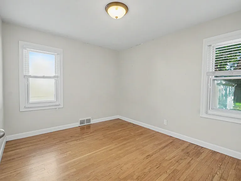 Secondary Bedroom (1 of 2)