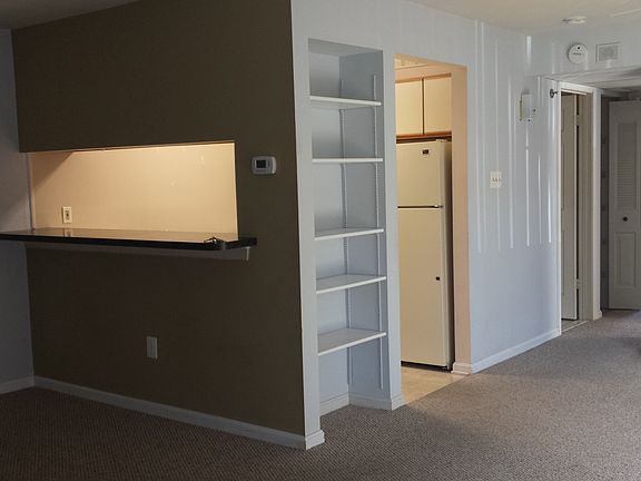2nd image of 6 Banyan Wood Ct APT 204