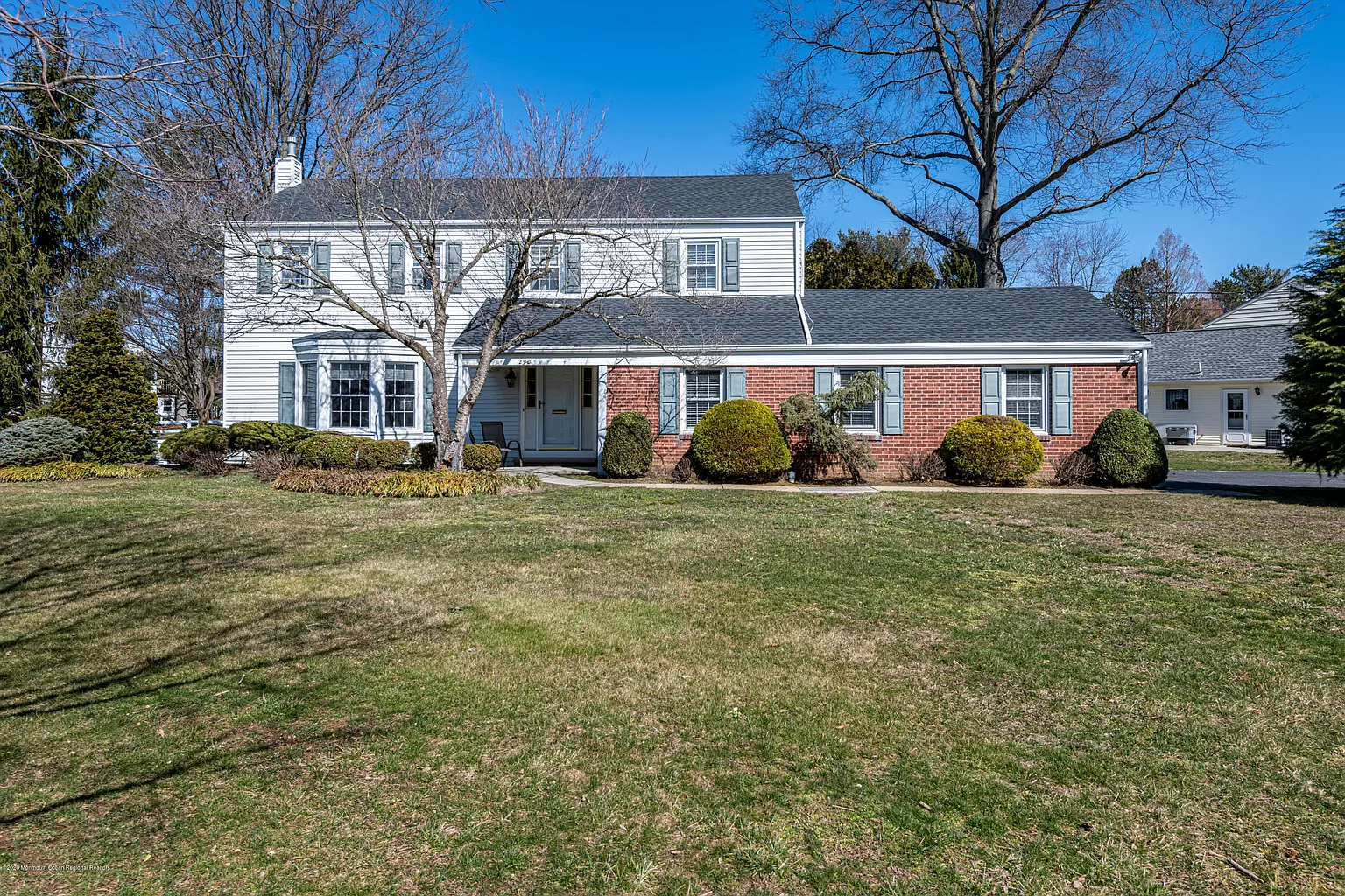 290 Plymouth Dr photo 1