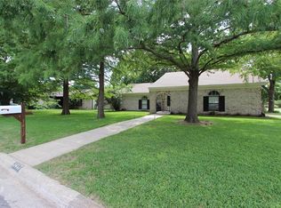 1417 Timberline Dr, Benbrook, TX 76126
