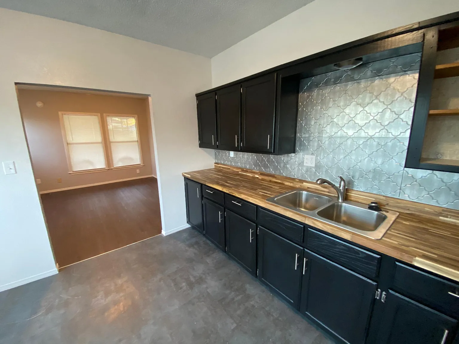 1 bed, $695 — Photo 1