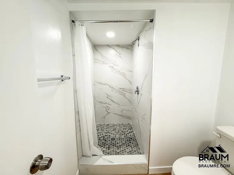 15634 Leadwell St — Photo 11