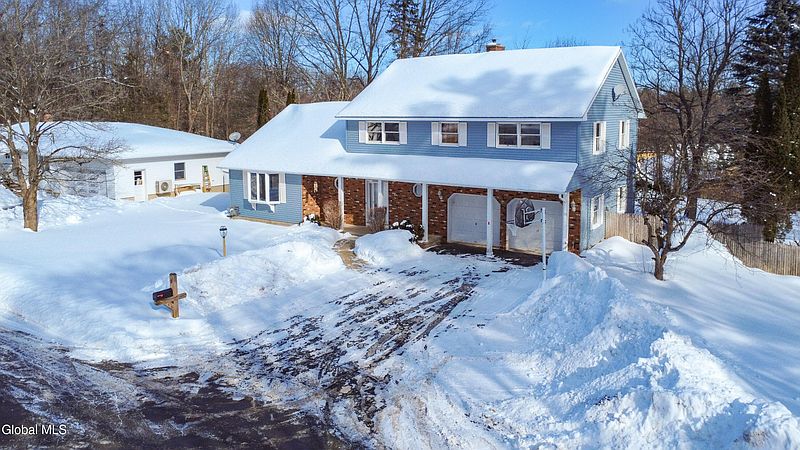 2nd image of 7 Edgewood Drive