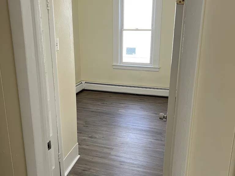 181 Rhodes St — Photo 12