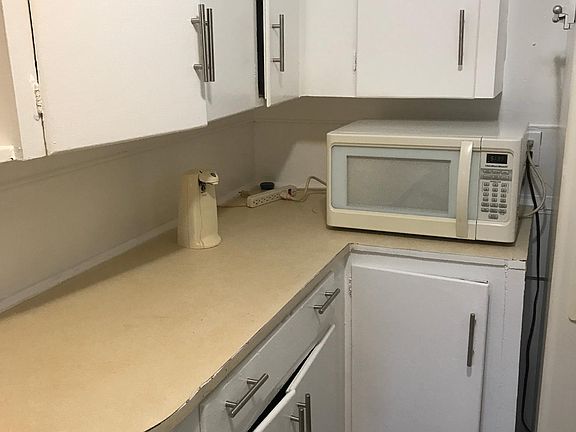 2nd image of 1437 Hamlet Ave #1