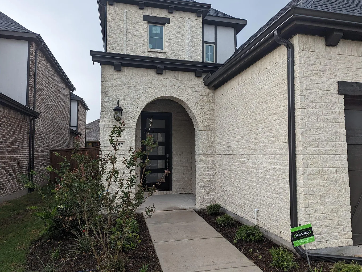 4 bed, 3.5 bath, 3059 sqft, $3,900 — Photo 2