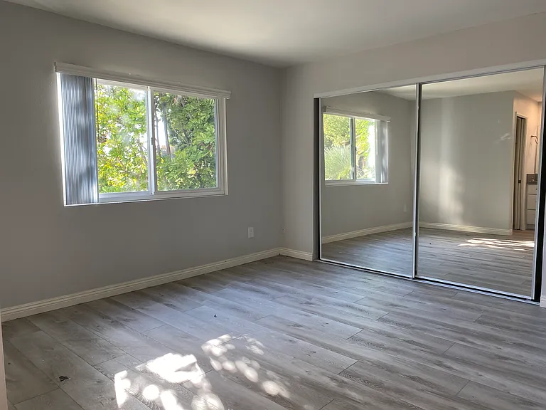 441 W Burchett St — Photo 28