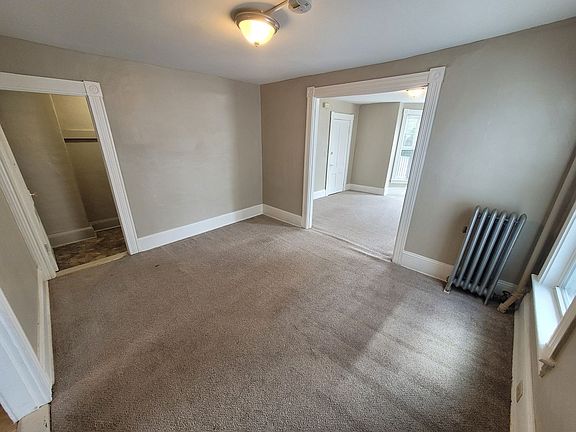 5th image of 406 Belmont St APT 3