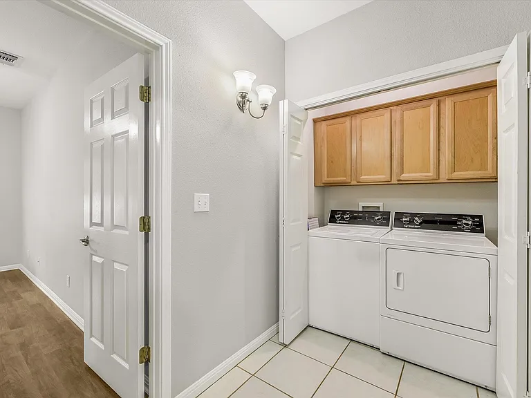 622 Dartmouth St — Photo 17