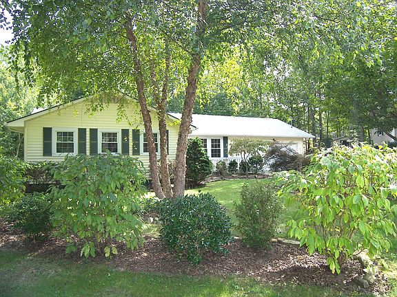 3rd image of 28 Black Oak Cir