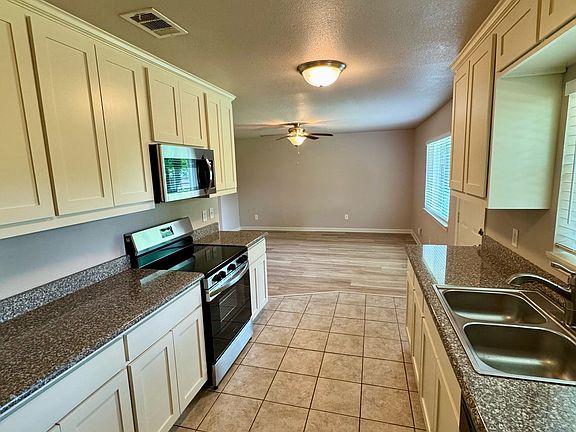 5th image of 2801 W Springdale Cir