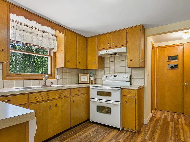 285 Westmont Ave — Photo 14