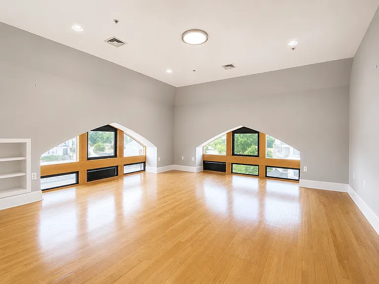 Cabot Street Apartments Historic Charm in Downtown Beverly — Photo 5