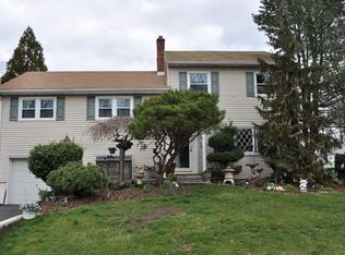 23 Sandalwood Ln, Colonia, NJ 07067