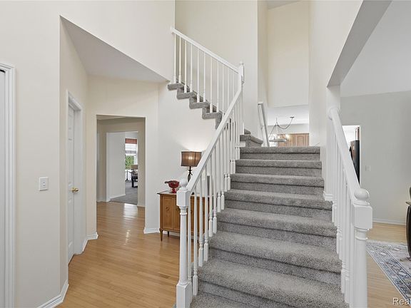 4th image of 505 E Peninsula Ct