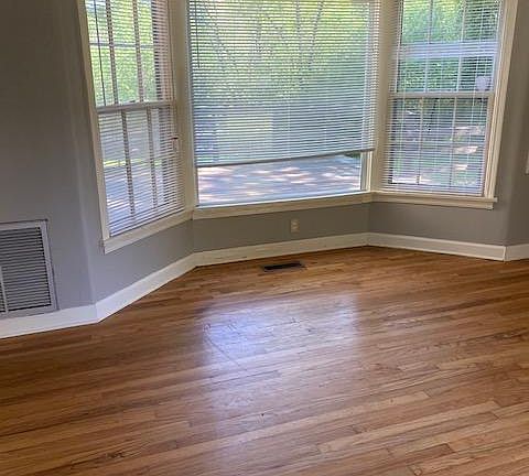 living room-bay window