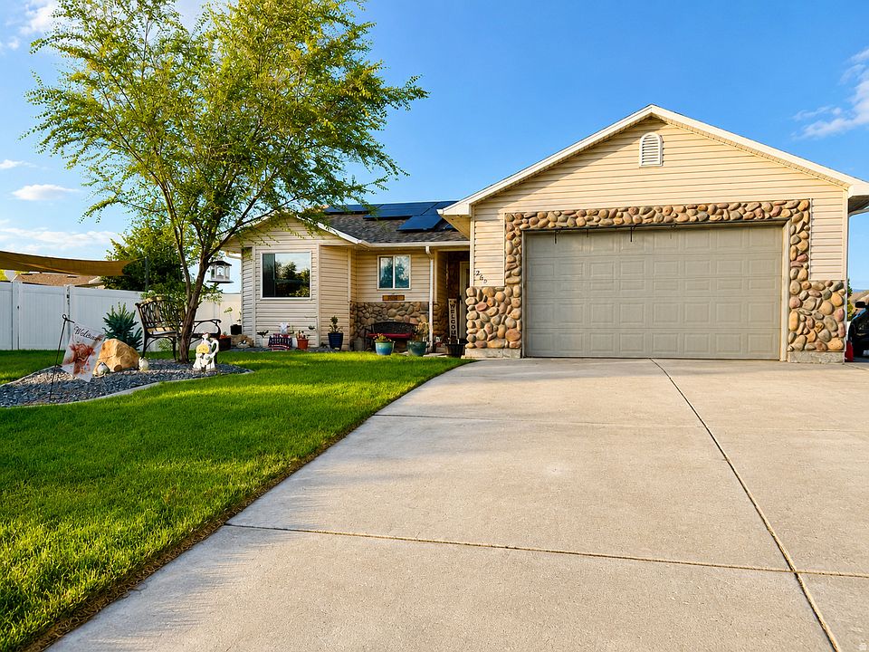 1st image of 262 E Poplar Ct