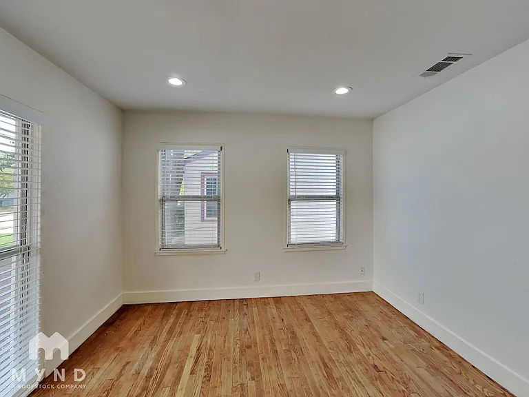 2302 S Polk St — Photo 4