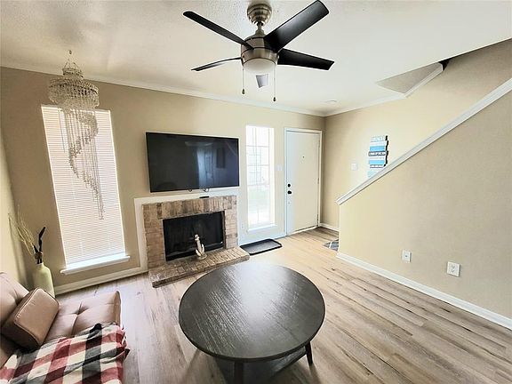 3rd image of 925 Sealy St #3