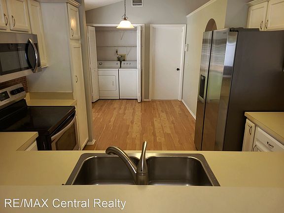 3rd image of 634 Queensbridge Dr