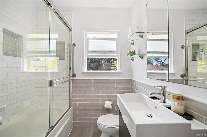 5841 Bowcroft St #4 — Photo 21
