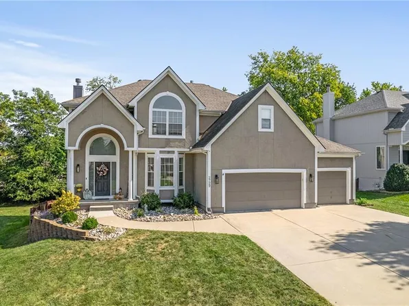 2729 SW Regal Dr, Lees Summit, MO 64082