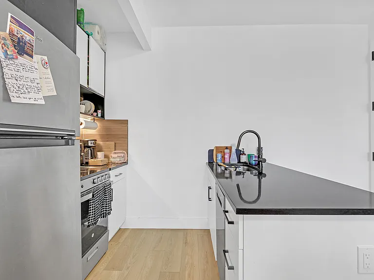 141 Frost St #4D — Photo 10