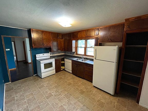 4th image of 2654 Washington St