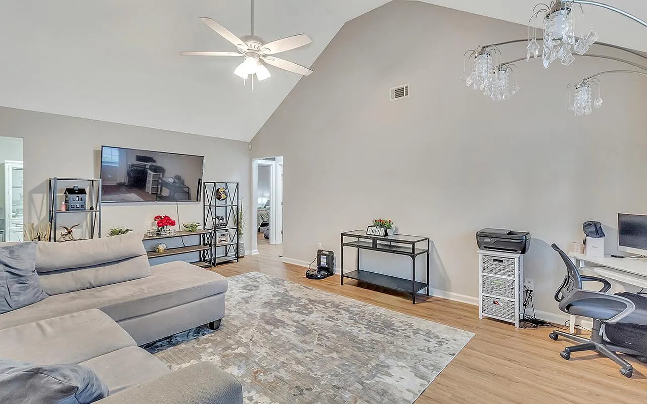4 bed, 1490 sqft, $2,200 — Photo 4