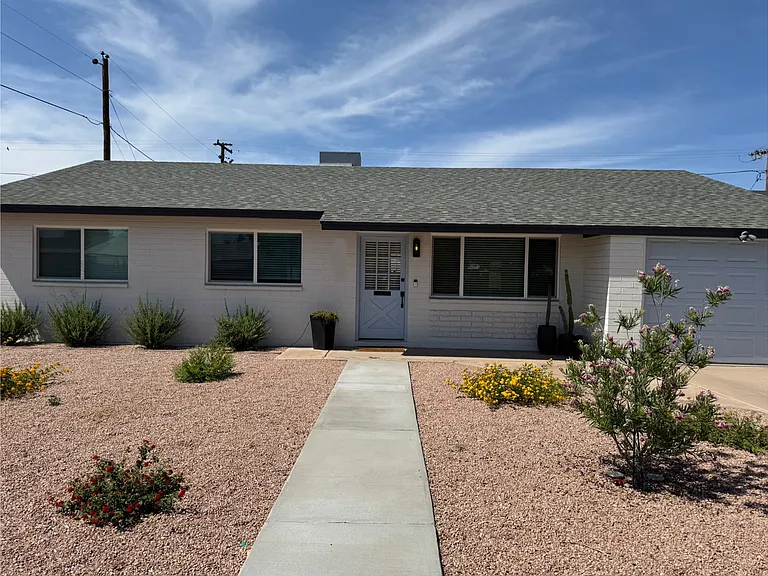 1008 W 10th Pl — Photo 1