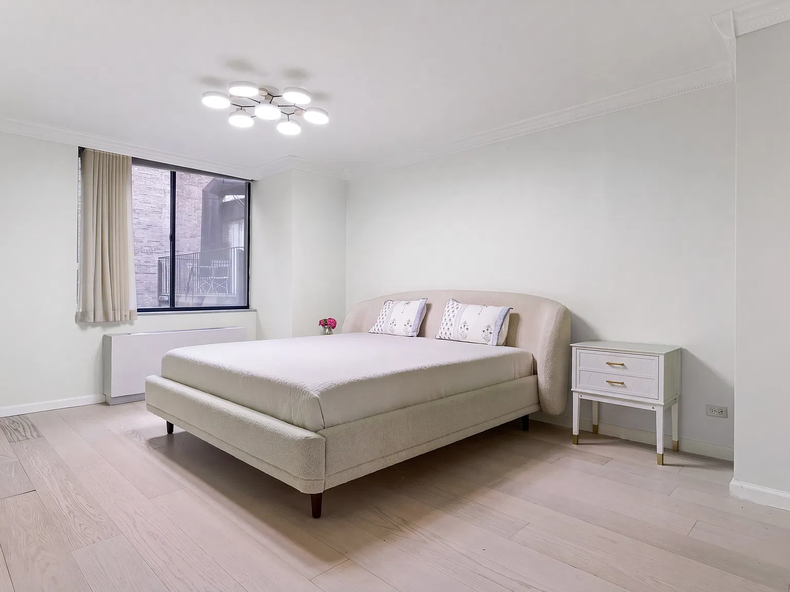 255 East 49th Street — Photo 4