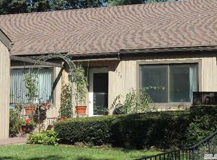 171 Strathmore Gate Dr, Stony Brook, NY 11790