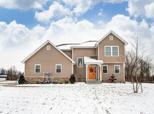 111 Honeysuckle Ln, Thornville, OH 43076