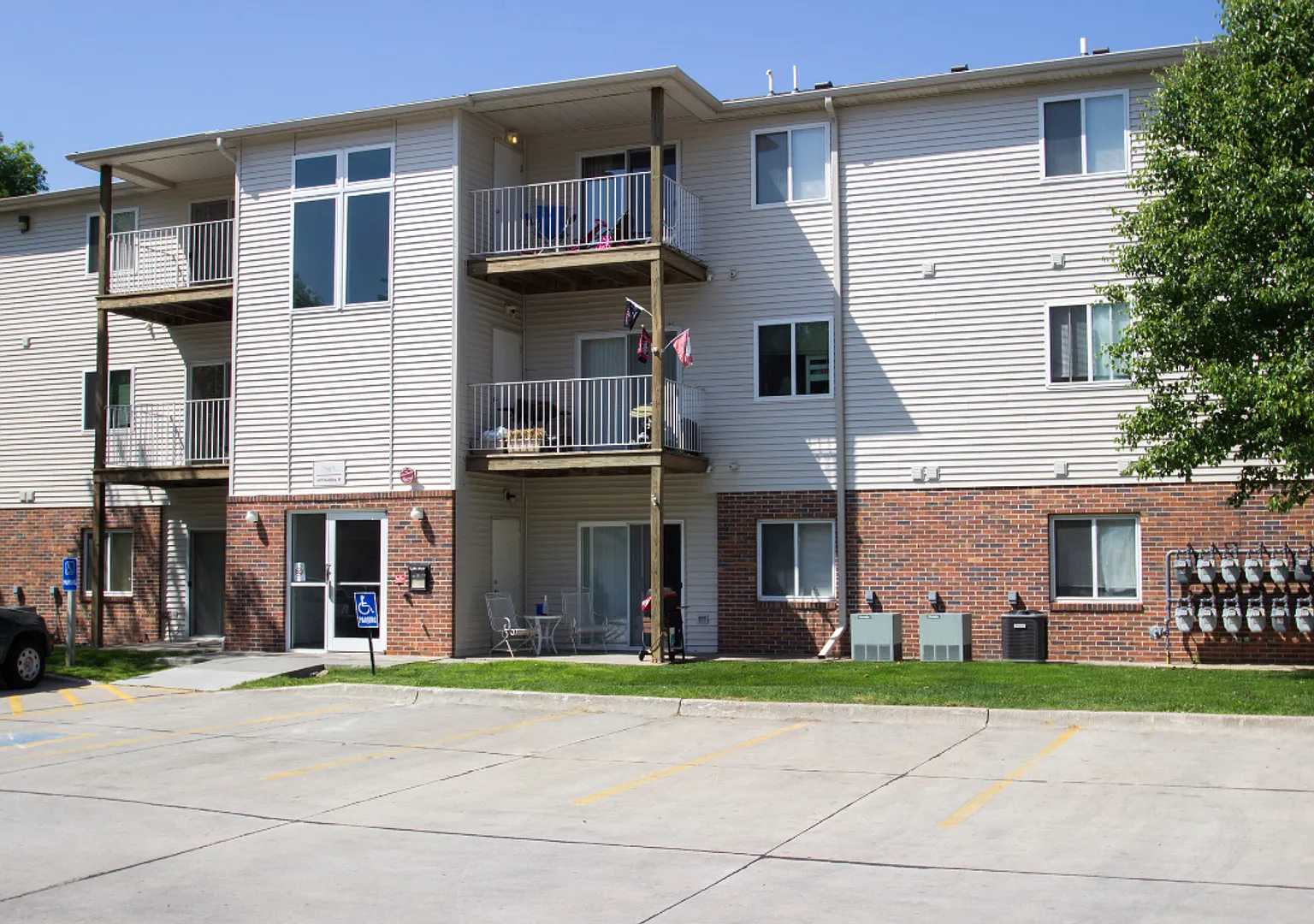 The Heights Apartments — Photo 3