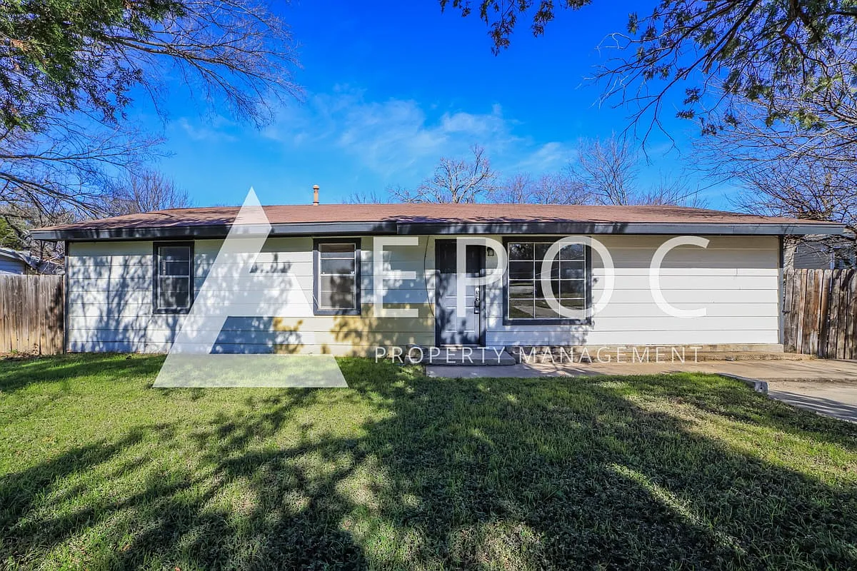 103 W Nolan Trail — Photo 1