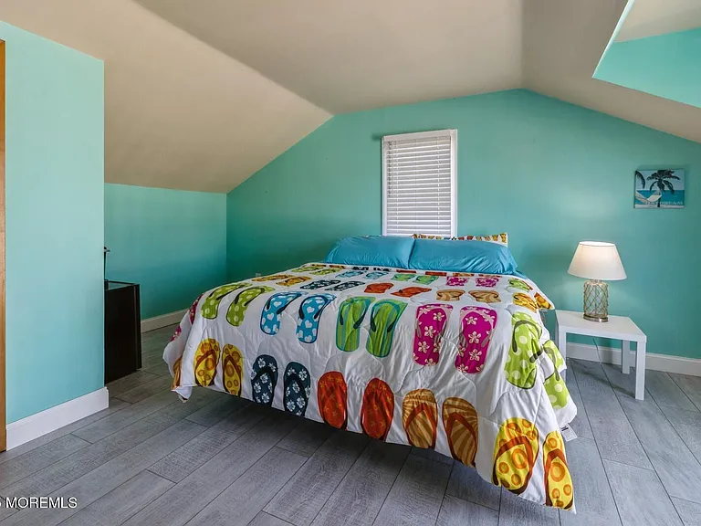 22 Longpoint Dr — Photo 27