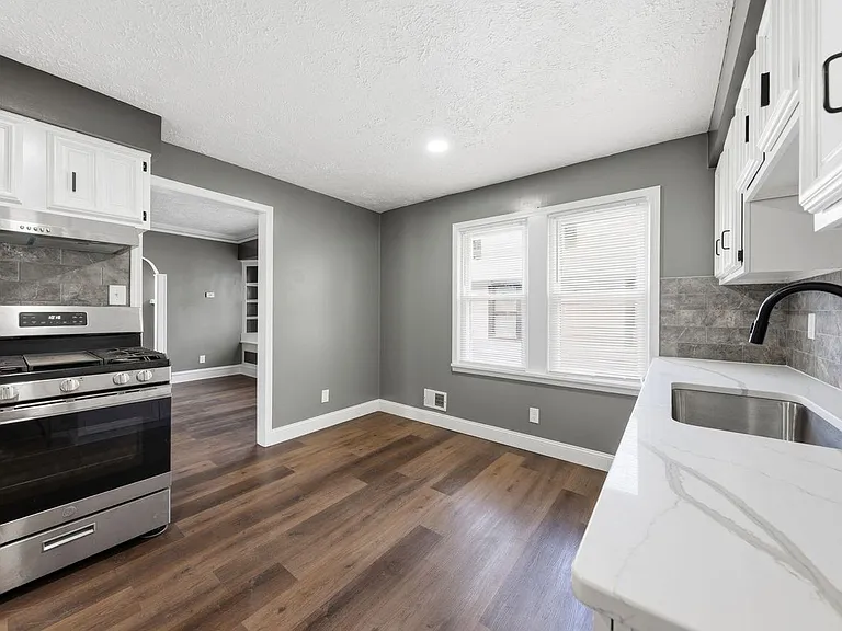 3904 Ardmore Ave — Photo 10