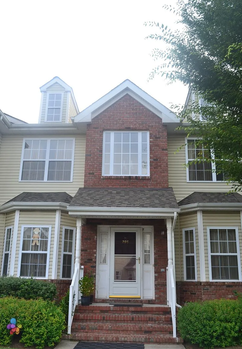 2 bed, 2.5 bath, 2200 sqft, $3,200 — Photo 1