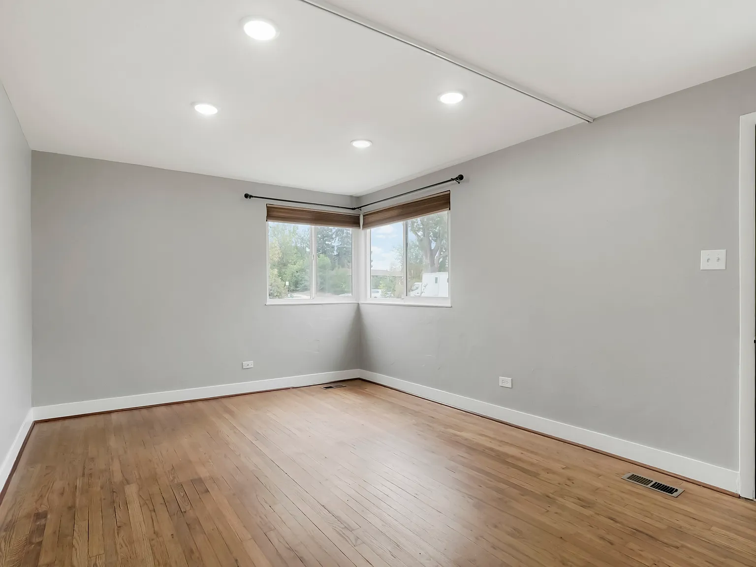 2 bed, 1034 sqft, $2,500 — Photo 4