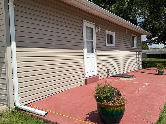 5th image of 3643 Poepping St #3