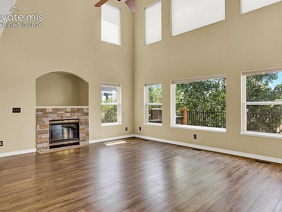 4th image of 2402 Craycroft Dr