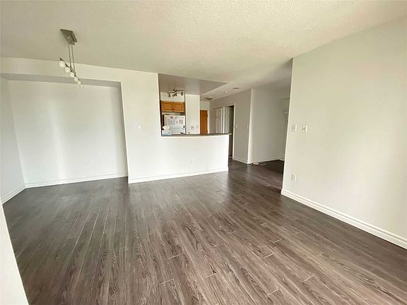 3rd image of 7 Lorraine Dr Unit 1116