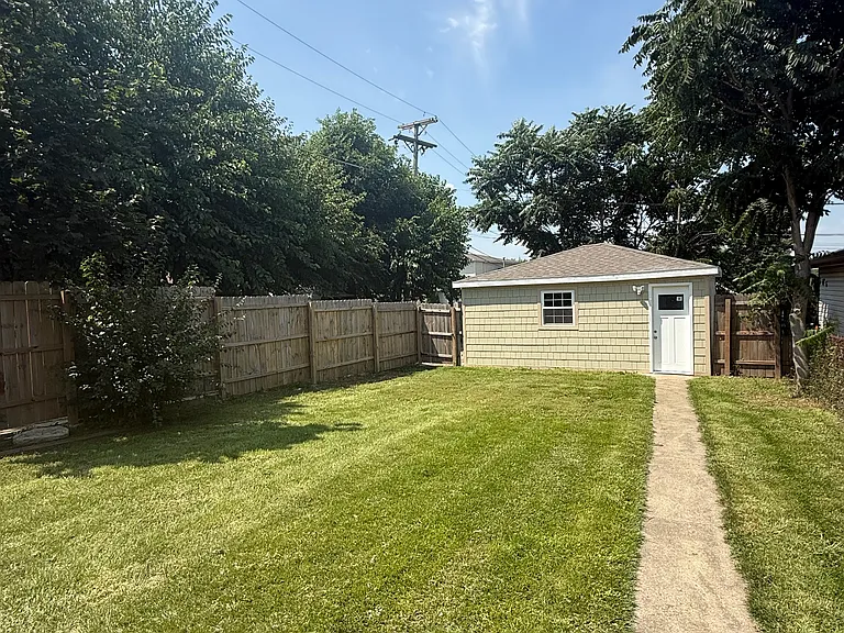 526 Ledochowski St — Photo 3