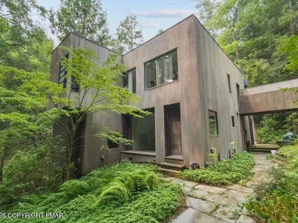 77 Sullivan Trl, Bear Creek, PA 18602