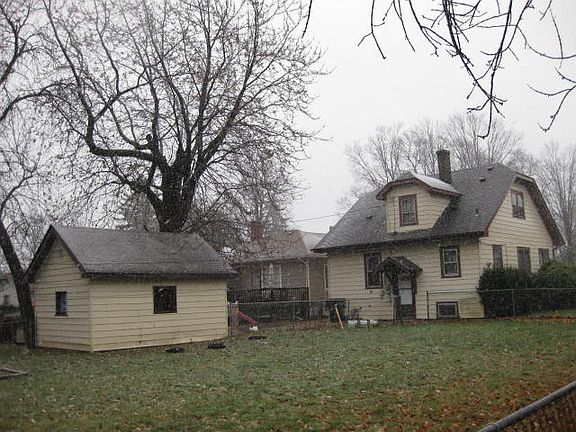4th image of 1528 Carmel Blvd